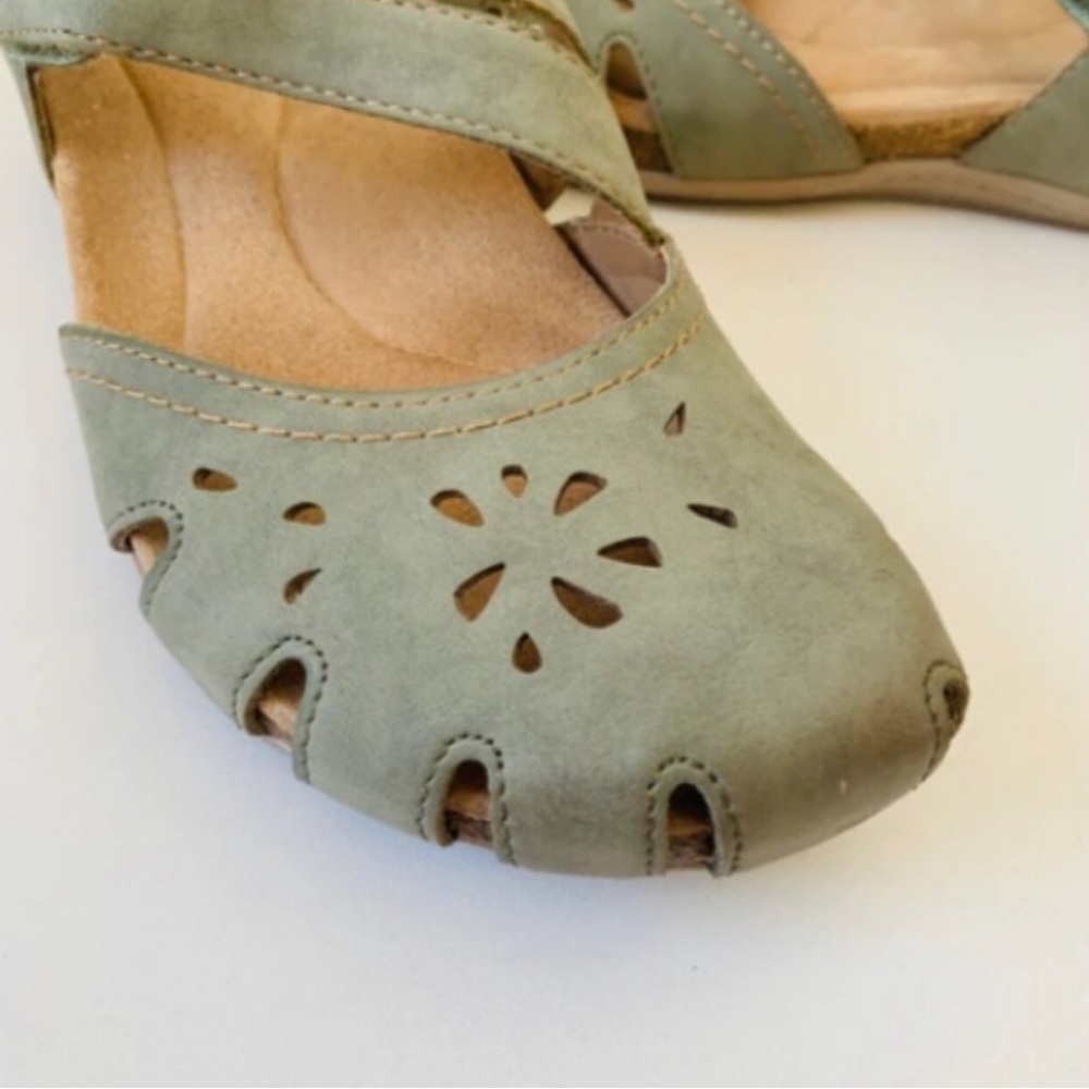 Earth Orgins "Bosk Brenda" Vegan Mary Jane Sandals in Sage Green Size 7 1/2